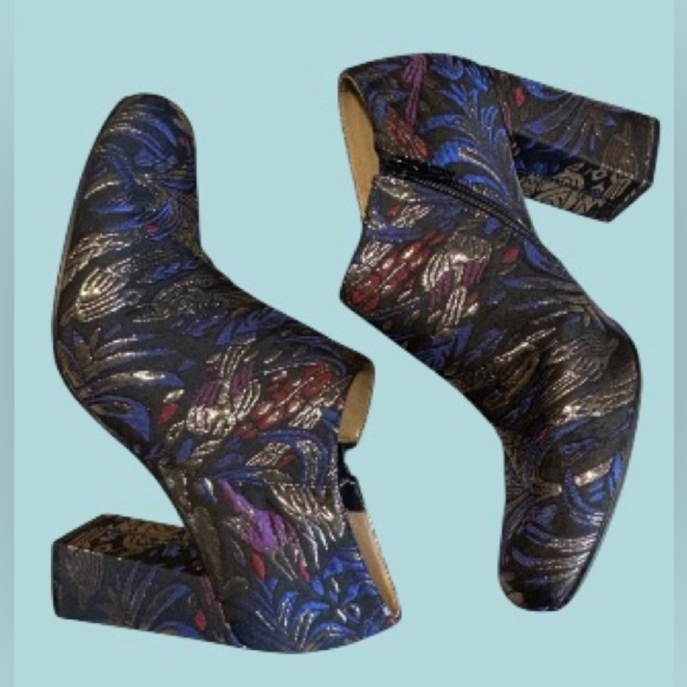 🔥NATURALIZER “RAINY” STUNNING BROCADE BOOTIE!! LIKE NEW!!🔥